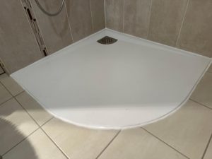Pose d’un receveur de douche lors de petits travaux à domicile à Dijon