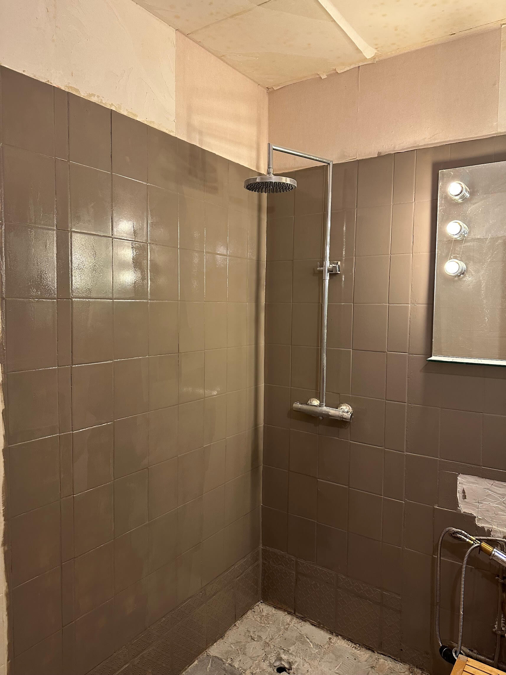 Rénovation d’une douche avec pose de carrelage et colonne de douche à Dijon